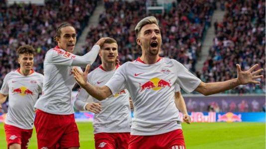 开拓者靠顽强意志逆转成功（开拓者凭韧性完成翻盘）