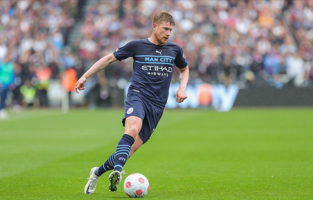 卡拉格：维尔茨本场数据相当亮眼，他的踢法、位置像德布劳内（卡拉格：维尔茨此役数据抢眼，风格与站位颇似德布劳内）