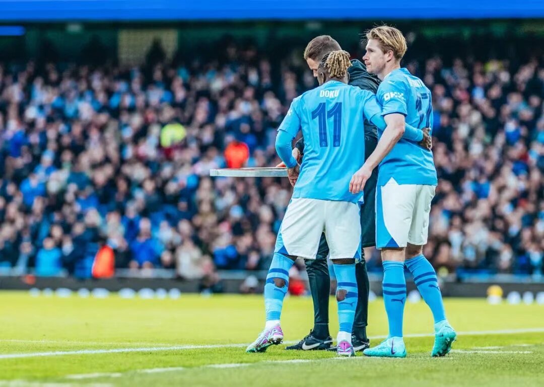 欧文背身单打得分，技术精湛（欧文背打取分，技艺精湛）