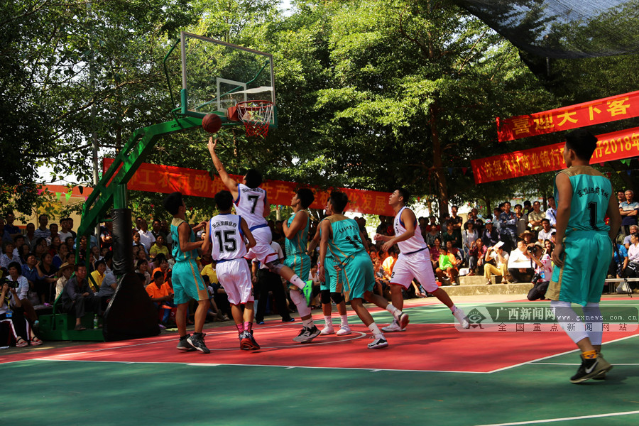 世体：梅西亲签的新秀球星卡被拍卖行估值35000欧元（世体：梅西亲签新秀卡获拍卖行估价3.5万欧元）