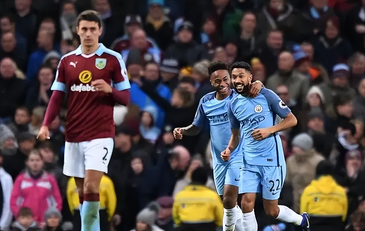 太阳报：英乙球迷朝对方门将扔椅子，被球队主帅严厉批评（《太阳报》：英乙球迷向对方门将掷椅，本队主帅怒批此举）