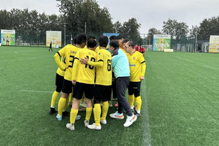 巴萨第六次欧冠单场上半时染红，阿劳霍两度上榜（巴萨欧冠上半场第六次染红，阿劳霍两次在列）