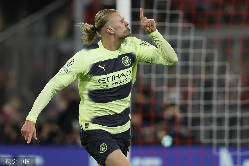 法比奥：非常荣幸拿到中超金靴，这背后是所有人的努力和付出（法比奥：荣膺中超金靴倍感荣幸，这一切离不开大家的共同努力）