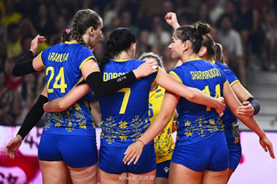 记者：不止巴黎和巴萨有意穆尼奥斯，曼城和切尔西也在关注他（记者：除巴黎与巴萨外，曼城、切尔西亦在关注穆尼奥斯）