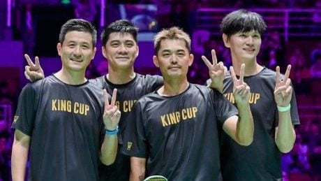 崩盘！利物浦3连败+3场丢10球，各赛事12场比赛狂输9场（溃败！利物浦三连败，近三战丢10球，近12场各项赛事输掉9场）