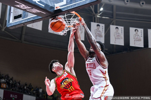 戴奇32天改造森林！从8轮5球到4轮8球，效率暴增力克利物浦（戴奇32天重塑森林：从8轮仅5球到4轮轰8球，效率飙升击退利物浦）