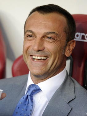 官方：孔蒂当选2025意足球盛典最佳教练，那不勒斯最佳俱乐部（官方确认：孔蒂获评2025年意大利足球盛典最佳教练，那不勒斯荣膺最佳俱乐部）